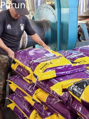 Спрейно-сушенная, высокобелковая, низкопольная, низковлажная кормовая добавка для рыб